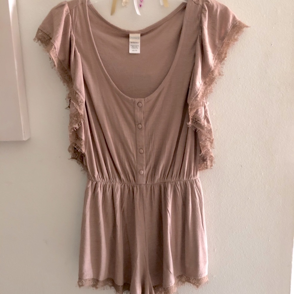 🌈3/$20Like New Cute short/ romper XSmall